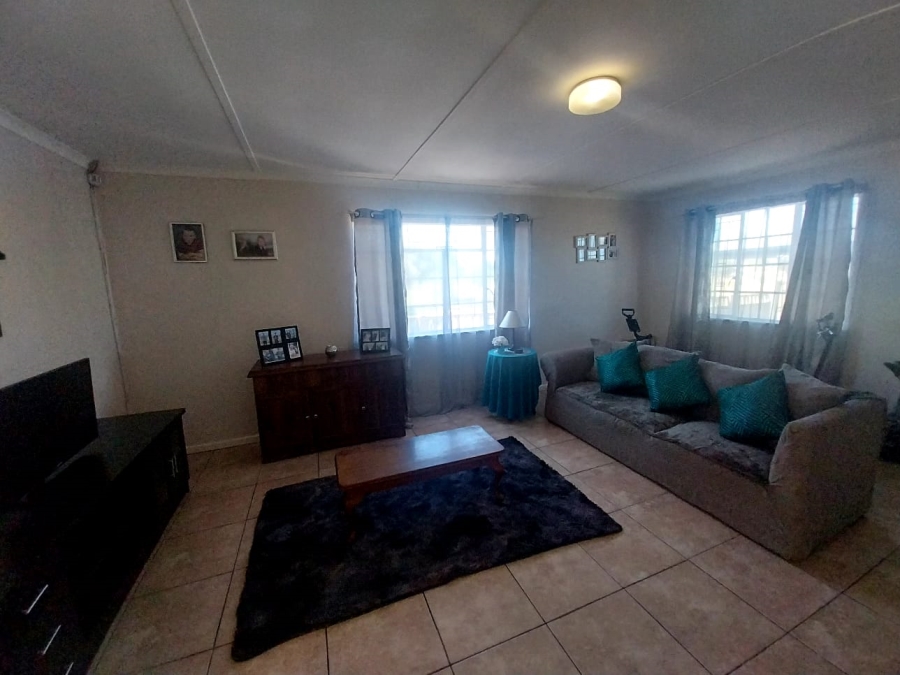4 Bedroom Property for Sale in Rouxpark Western Cape